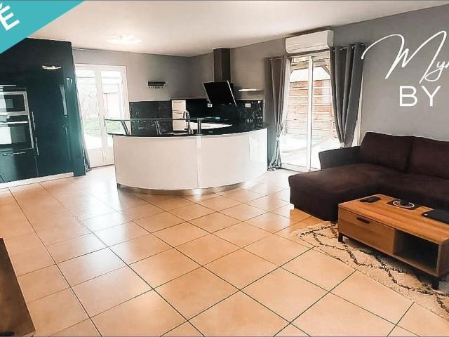 Maison Semi Enterrée 5 Chambres, Sous Sol, Dépendance Sur Te. 142m² Le Grand Bourg