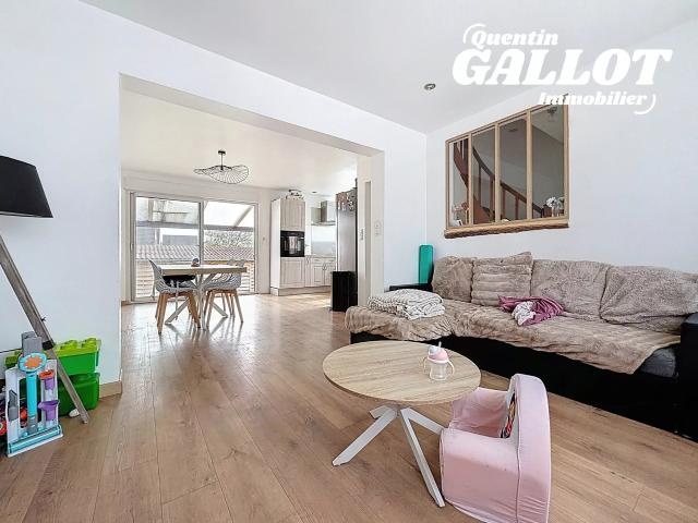 Maison semi individuelle avec garage