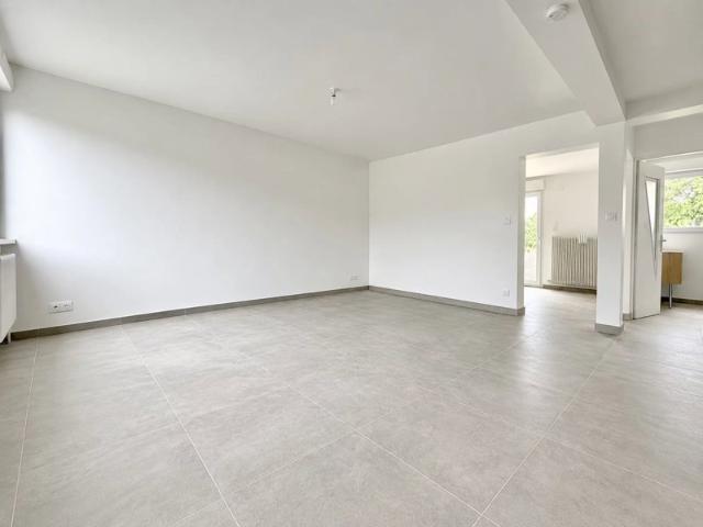 Maison semi individuelle avec garage