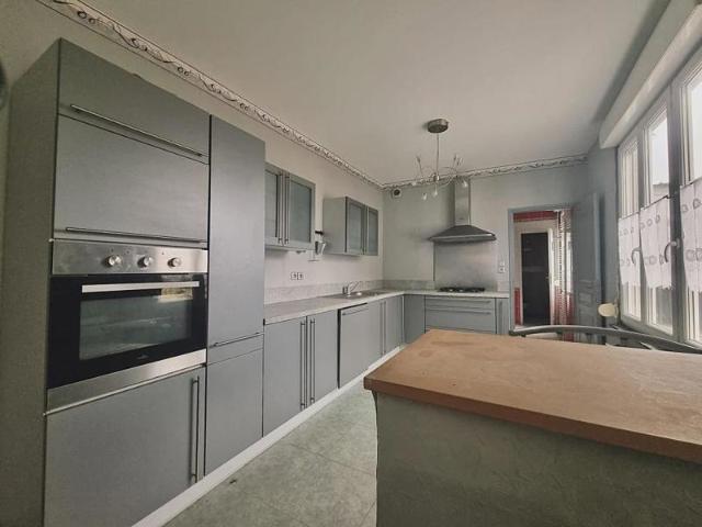 Maison Semi individuelle, beaux volumes, 4 chambres, garage