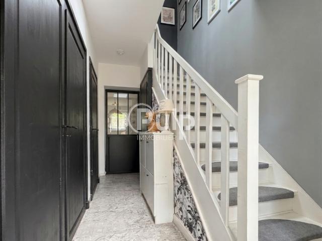 Maison semi individuelle rénovée avec 3 chambres et jardin