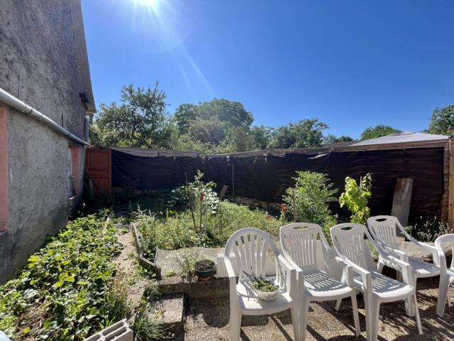Maison semi mitoyenne 4 pièces d'environ 100 m2 avec dépenda