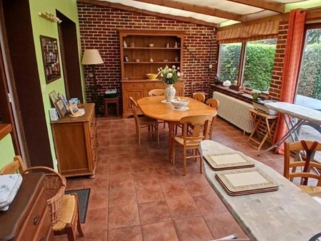 Maison semi mitoyenne de 95 m2, 2 chambres, garage et jardin