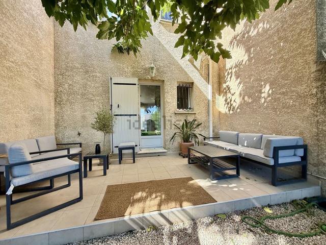 Maison, Sénas