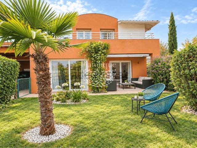 Maison, Sergy