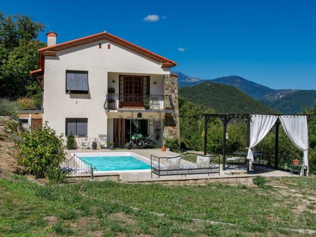 Maison, Serralongue