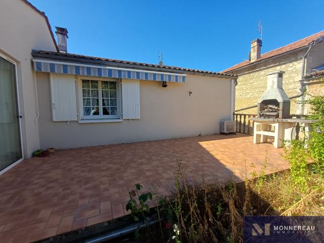 MAISON SERVICES A PIED AVEC JARDIN ET GARAGE