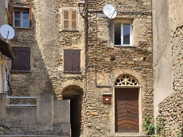 Maison, Sisco