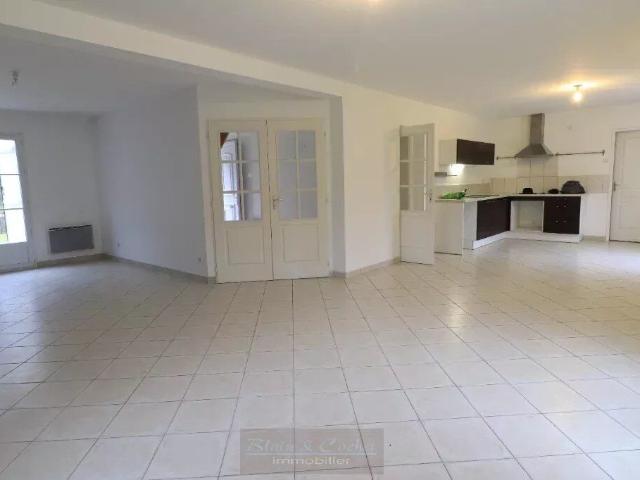 Maison spacieuse avec 4 chambres à Conflans sur Loing