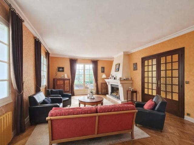 Maison spacieuse avec grand jardin à Linars