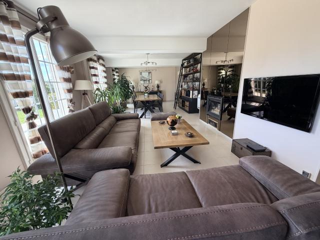 Maison spacieuse avec piscine