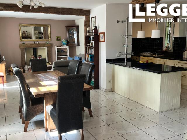 Maison spacieuse de 5 chambres, situation paisible, jardin et garage, pas de voisins immédiats Périgord Vert