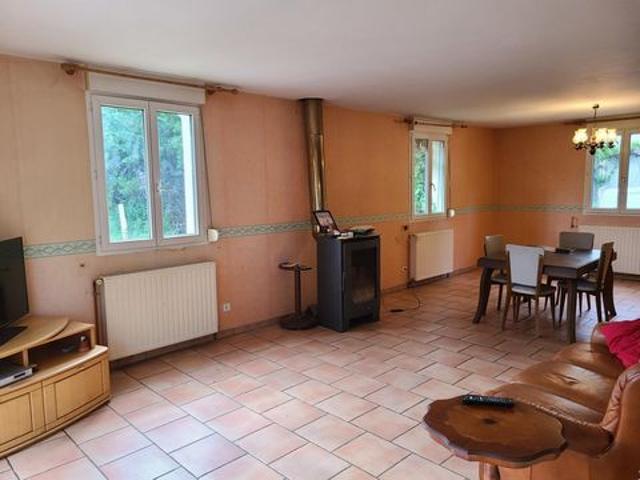 Maison spacieuse pompe à chaleur panneaux solaires