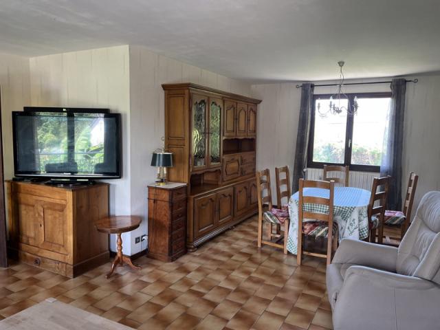 Maison spacieuse sur vaste terrain