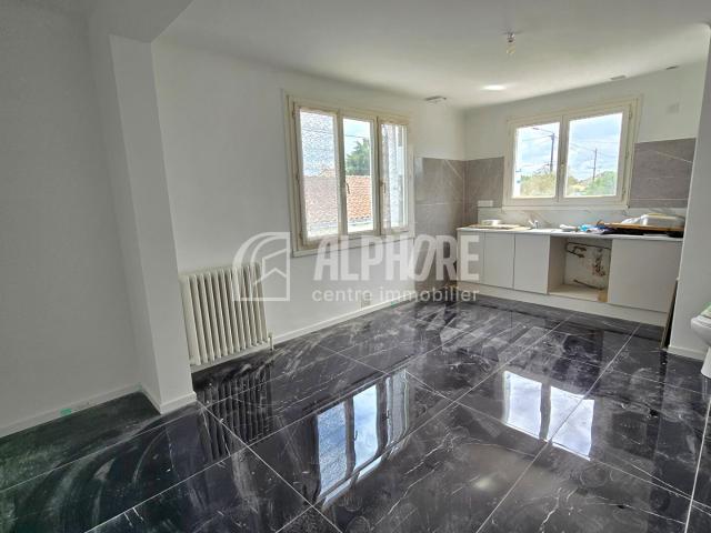 Maison spacieuse 194m² 7 chambres Les Sorinières Bourg 194m² Les Sorinières
