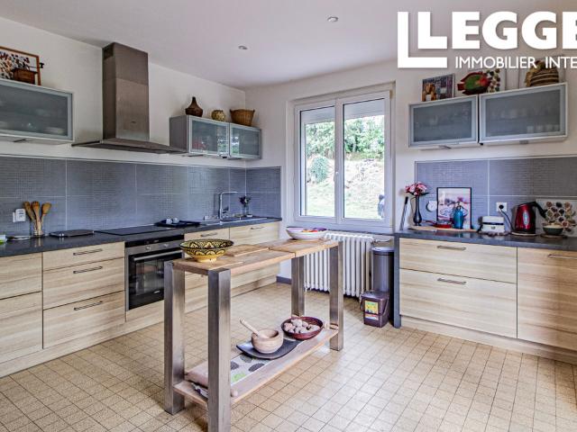 Maison spacieuse 5 chambres avec terrasse, vues imprenables, studio & 2,3 ha près de Montauban