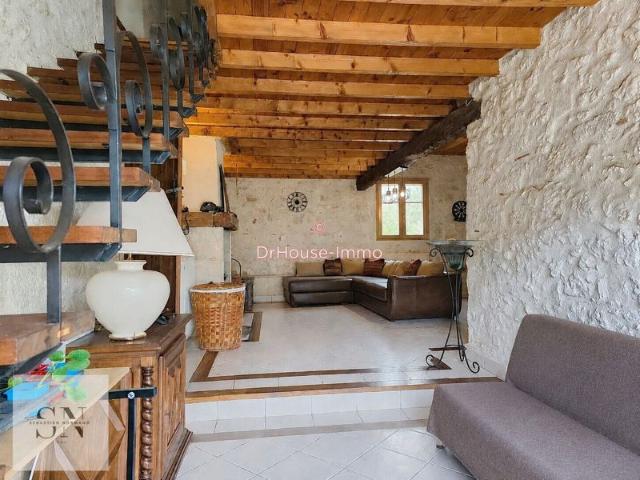 Maison spacieuse 5 chambres avec bureau, piscine et beaux volumes