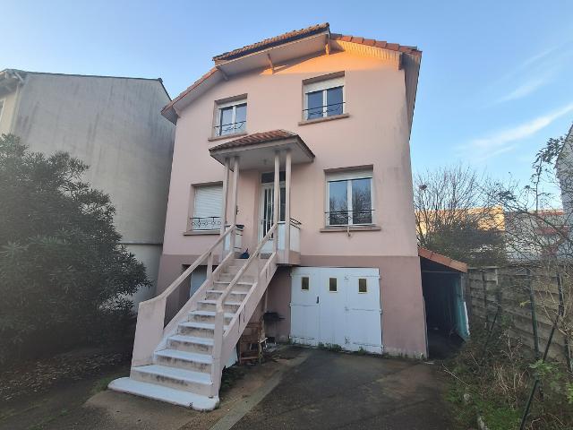 Maison spacieuse 7 pièces à louer à Saint Nazaire Réf 5344