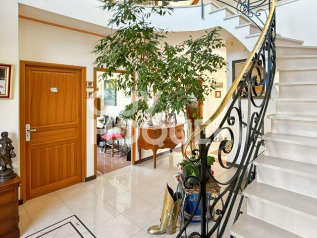 Maison spacieuse 8 pièces à vendre à Fontenay Trésigny