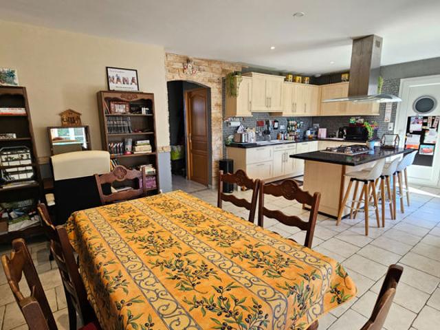 Maison St Etienne Du Bois 6 pièce s 120 m2