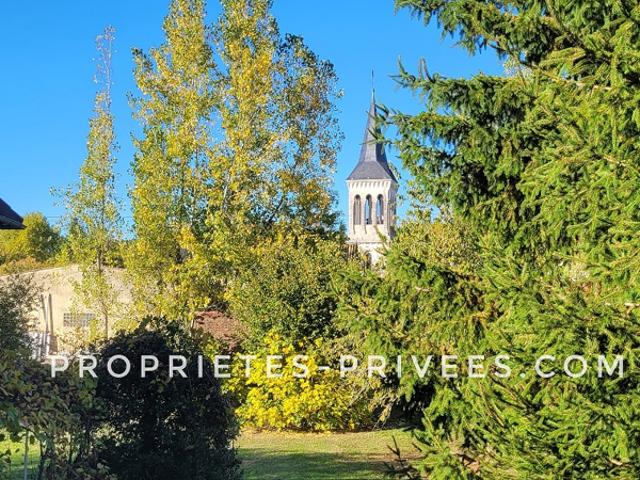 Maison St Pierre De Chignac. 4 chambres. Grand parking. Garage/atelier 50 m2.Terrain:2245 m2