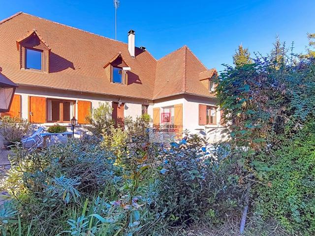 Maison St Pierre De Chignac. 4 chambres. Grand parking. Garage/atelier 50 m2.Terrain:2245 m2