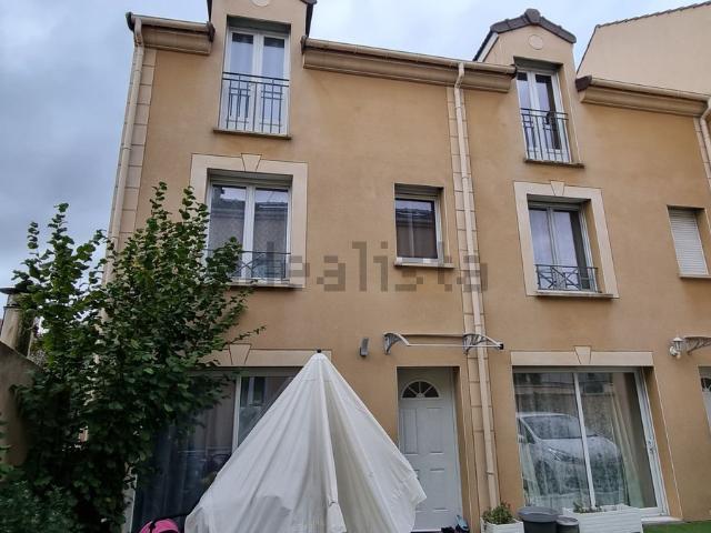 Maison, Stains