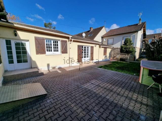 Maison, Stains