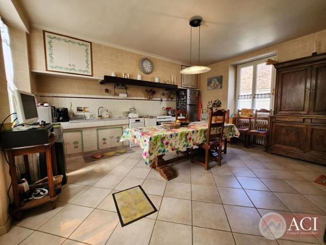 Maison Ste Geneviève 7 pièce s 164.30 m²