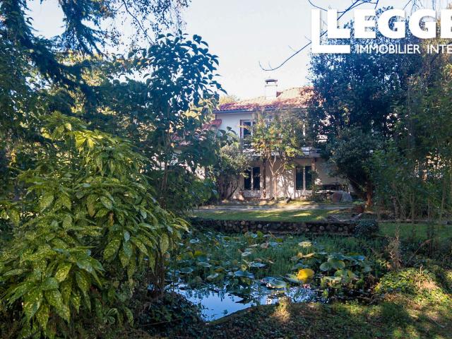 SUPERBE MAISON CONTEMPORAINE / ATYPIQUE / 5/6 CH / GRAND BALCON / TERRASSES / BEAU PARC / PRES TOURNAY