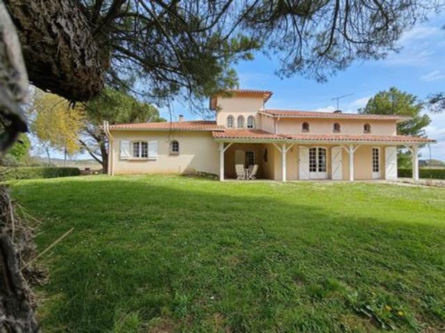 Maison sur demi niveau spacieuse avec grand garage