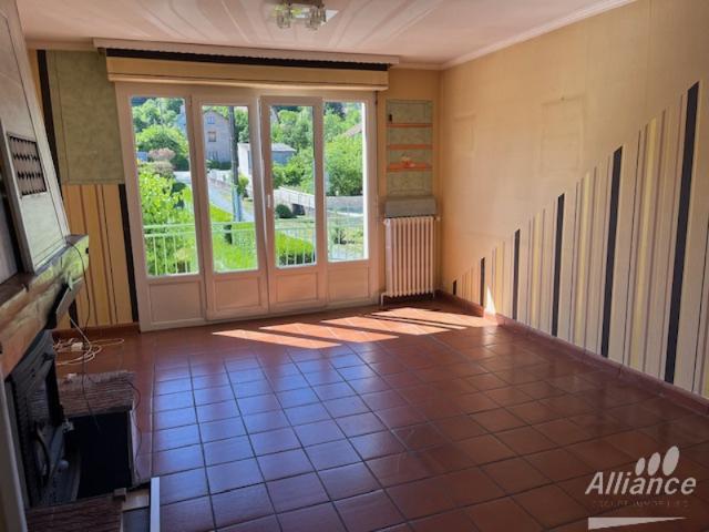Maison sur Etouvans avec trois chambres sur sous sol