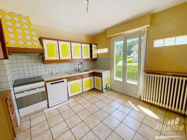 Maison sur Etouvans avec trois chambres sur sous sol