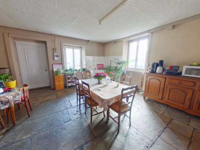 Ancienne Ferme avec deux Logements sur la commune de CROTENAY
