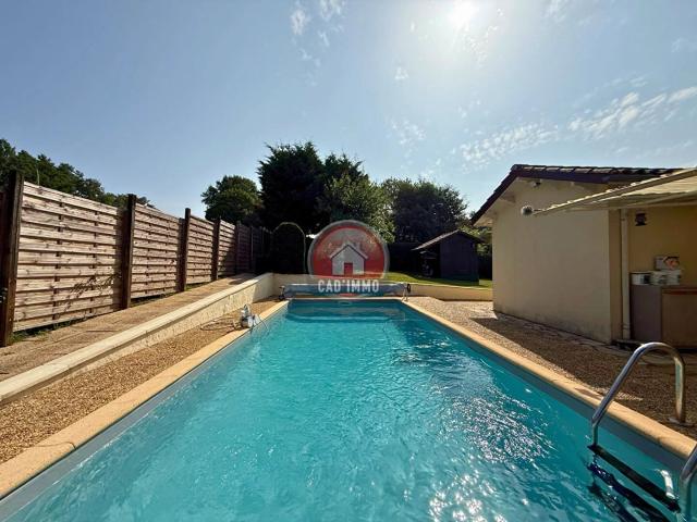 Maison sur les hauteurs de CREYSSE avec piscine, véranda et jard