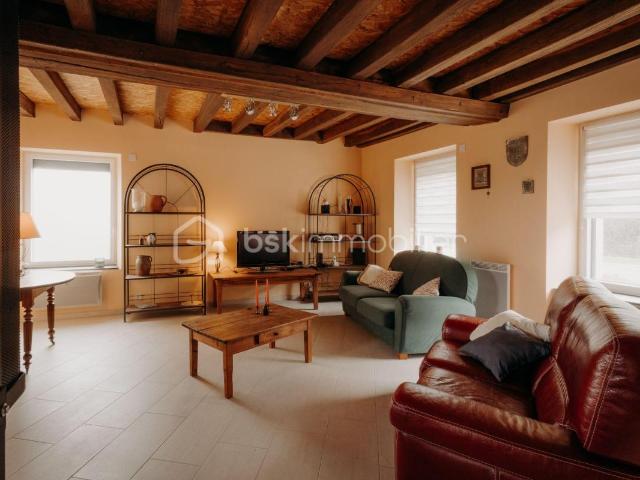 maison sur Saint Jean de Linières à proximité de la voix rapide