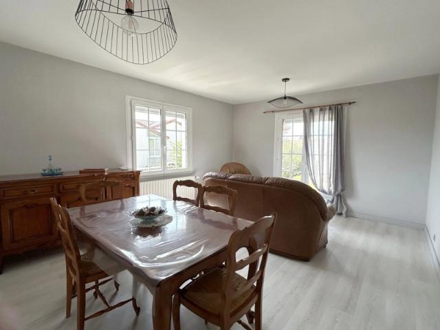 MAISON SUR SOUS SOL NEUVILLE DE POITOU
