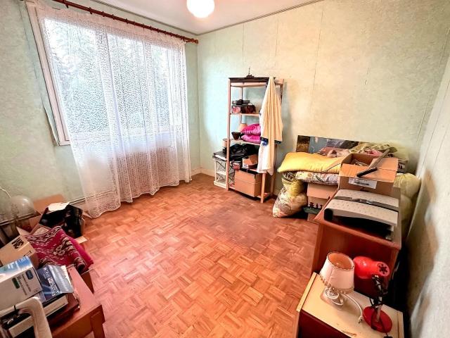 Maison sur sous sol avec 4 chambres et jardin de 1136m2