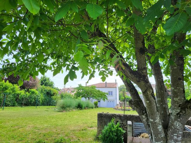 MAISON SUR SOUS SOL AVEC GRAND TERRAIN ARBORE DE 1500m² A. 116m² Condom