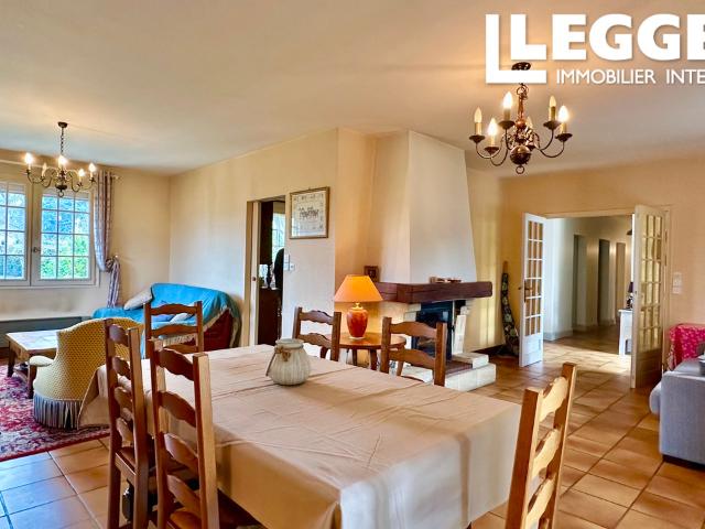 Maison sur sous sol avec grand terrain constructible et grenier aménageable