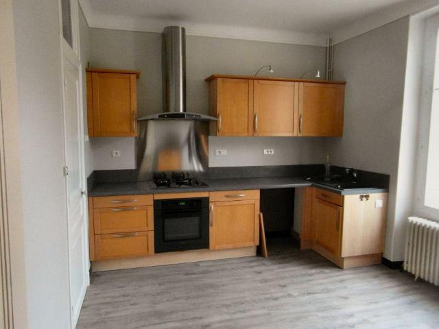 Maison sur sous sol avec piscine et jardin de 1500m2 105m² Cosne Cours sur Loire