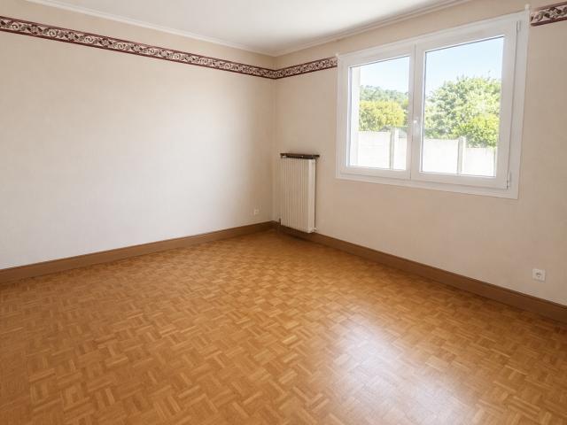 MAISON SUR SOUS SOL COMPLET ROLLEVILLE
