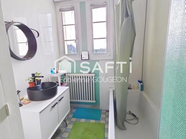 Maison sur sous sol de 108 m² env sur 6981 m² de terrain clos et dépendances