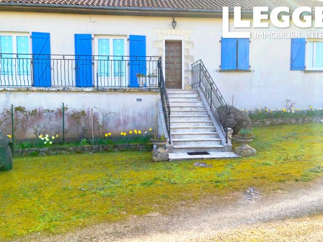 Maison sur sous sol de 210 m2 avec 4 chambres cuisine séparée,salon salle a manger et garage séparé de 88m2