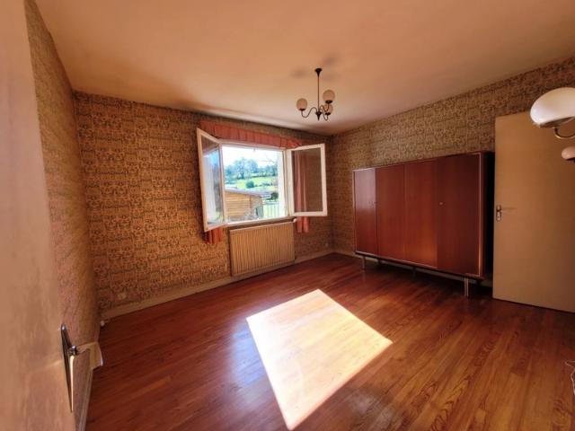 Maison sur sous sol intégral 6 ch. à rénover entre Samadet e