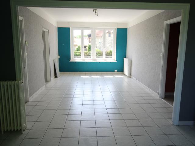 Maison sur sous sol, type 6, 30 mn de REIMS