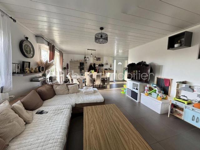 Maison sur sous sol total avec 3 Chambres