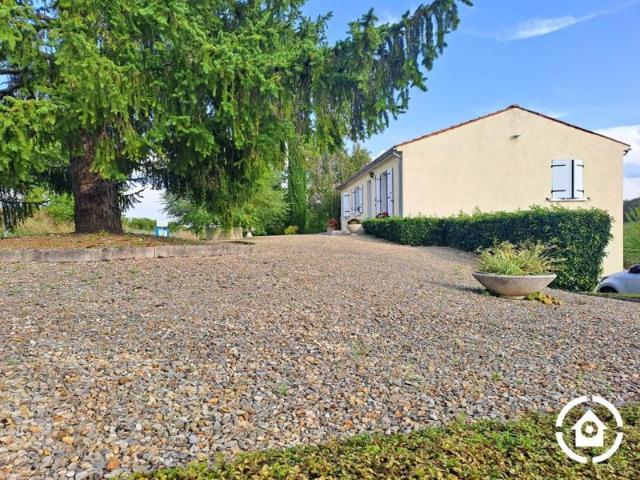 Maison sur sous sol 3 chambres chai grand terrain de + 1Ha