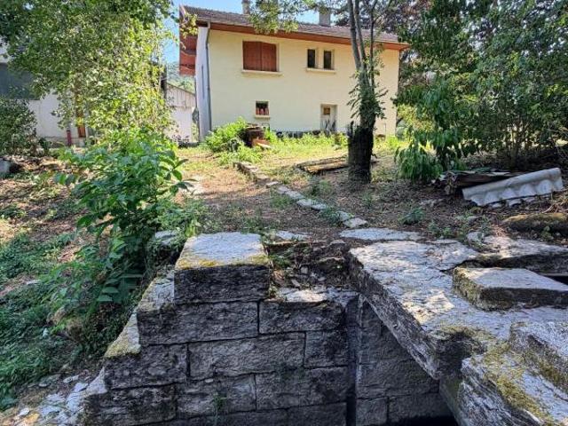 Maison sur sous sol 4 pièces 1451 m2 de terrain Travaux à prévoir