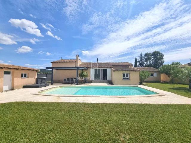 Maison sur 1300m2 de terrain au calme 216m² Saint Etienne du Grès